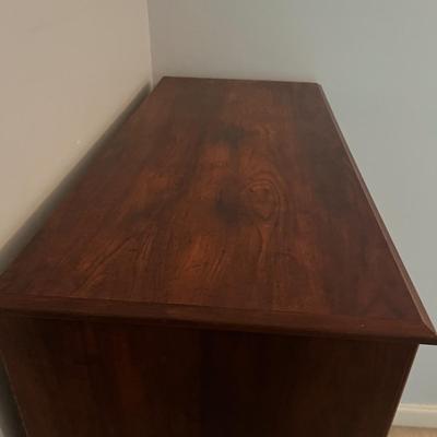 Ashley Furniture Five Drawer Chest of Drawers (P-MG)
