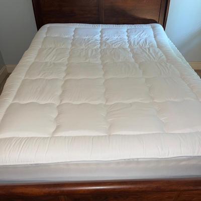 Queen Sized Wooden Sleigh Bed (P-MG)