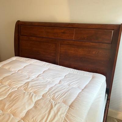 Queen Sized Wooden Sleigh Bed (P-MG)