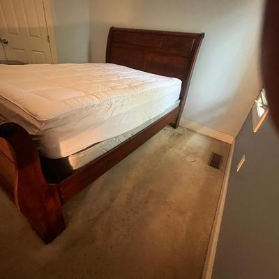 Queen Sized Wooden Sleigh Bed (P-MG)