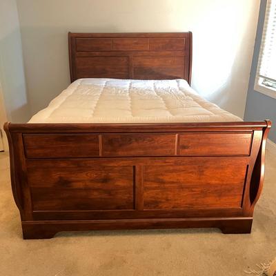 Queen Sized Wooden Sleigh Bed (P-MG)