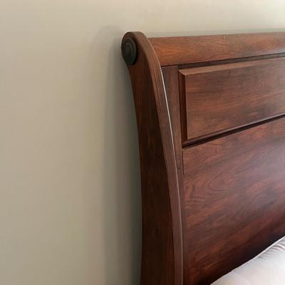 Queen Sized Wooden Sleigh Bed (P-MG)