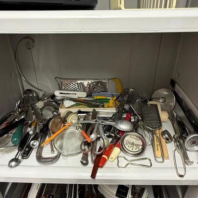 Sale Photo Thumbnail #1426: Comes with all utensils shown in photo