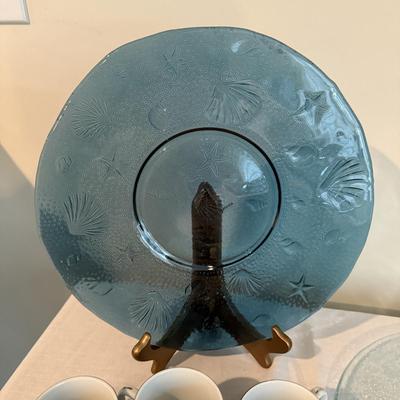 Sale Photo Thumbnail #1436: Comes with two large glass plates. Also four matching mugs
Dark blue plate is 12.5.“ in diameter
Light blue plate is 11.5” in diameter