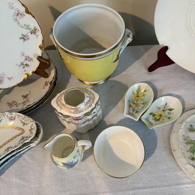 Sale Photo Thumbnail #1447: Comes with various mottahedeh , wedgwood, and limoges pieces