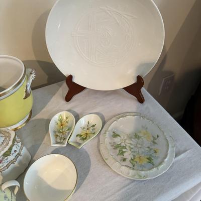 Sale Photo Thumbnail #1448: Comes with various mottahedeh , wedgwood, and limoges pieces