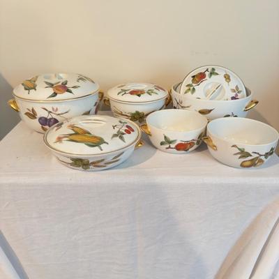 Sale Photo Thumbnail #1464: Various sizes 3 have lids and three do not. 
However there are three extra lids