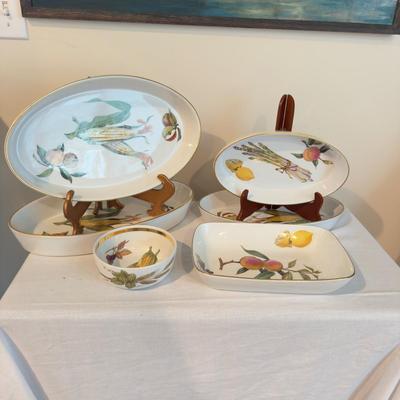 Sale Photo Thumbnail #1468: Various sizes 15"  , 12" , 10" 
And rectangle casserole , round bowl