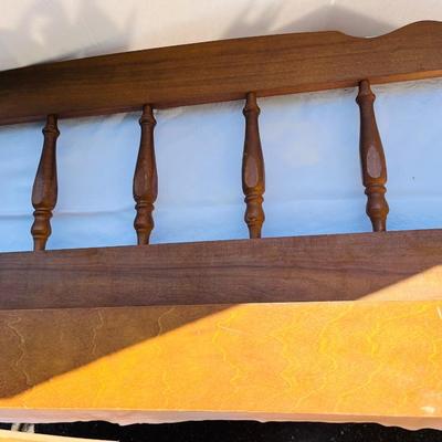 Twin Beds - Head/Foot Boards w/ Rails