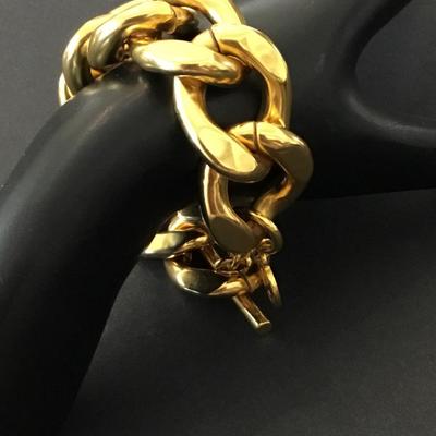 Gorgeous Ben- Amun chunky gold tone toggle bracelet very nice very beautiful,