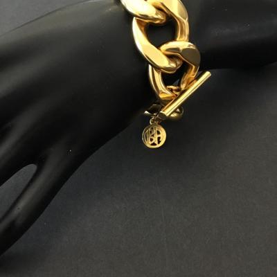 Gorgeous Ben- Amun chunky gold tone toggle bracelet very nice very beautiful,