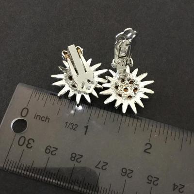 Beautiful, vintage, silver toned rhinestone sunburst clip on earrings