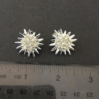 Beautiful, vintage, silver toned rhinestone sunburst clip on earrings