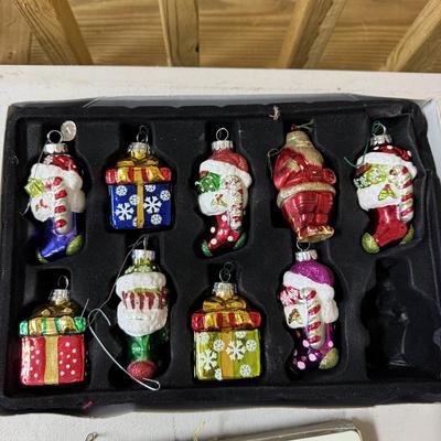 Christmas Ornaments Galore! (G-BM)