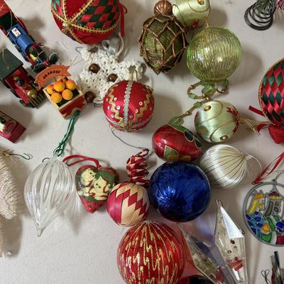 Christmas Ornaments Galore! (G-BM)