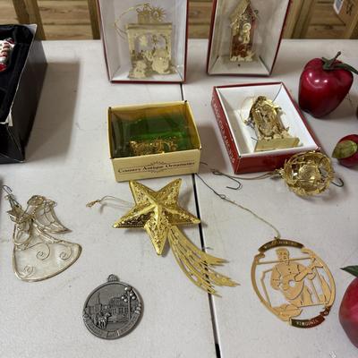 Christmas Ornaments Galore! (G-BM)