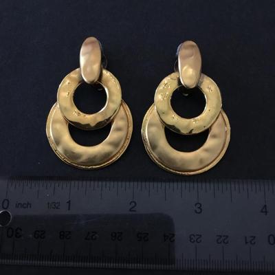 Beautiful vintage satin gold toned statement clip on earrings very beautiful very nice