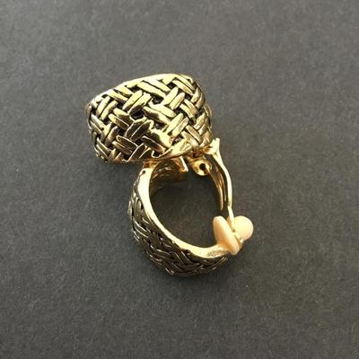 Beautiful vintage, gold, toned basket, weave hoop clip on earrings excellent condition