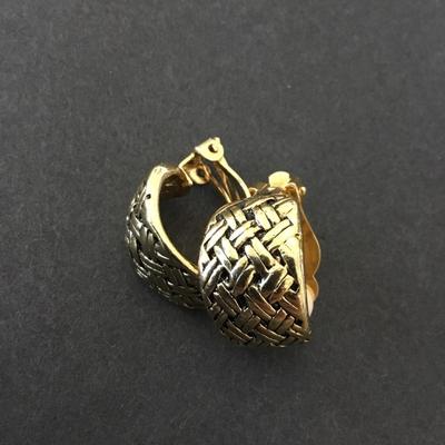 Beautiful vintage, gold, toned basket, weave hoop clip on earrings excellent condition