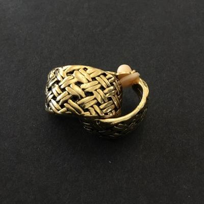 Beautiful vintage, gold, toned basket, weave hoop clip on earrings excellent condition