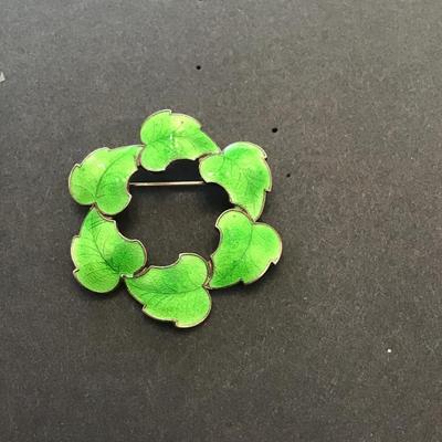 Vintage Green enamel leaf Gold tone lapel pin