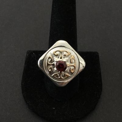 Beautiful, very nice. 925 sterling silver statement ring.