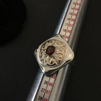 Beautiful, very nice. 925 sterling silver statement ring.