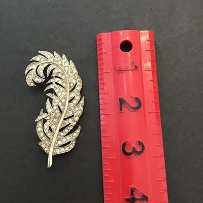 Vintage SilverTone feather brooch with rhinestones
