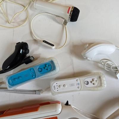 LOT 78F: GAME NIGHT! Nintendo Wii with 2 Controllers and 4 Game Disks