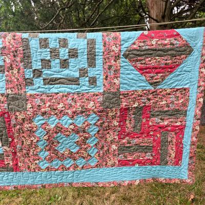 LOT 83L: Two Beautiful Vintage Patchwork/Star Pattern Quilts