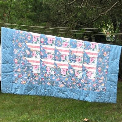 LOT 92L: Handmade Vintage Floral/Geometrical Star Pattern Quilts