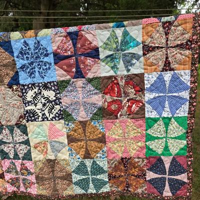 LOT 92L: Handmade Vintage Floral/Geometrical Star Pattern Quilts