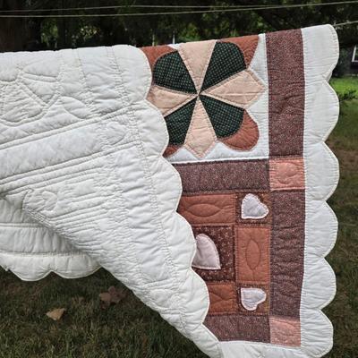 LOT 94L: Beautiful Handmade Vintage Quilts