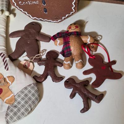 LOT 101S: Crate W/Gingerbread Door Stop, Ornaments, Table Mats, Stocking & More