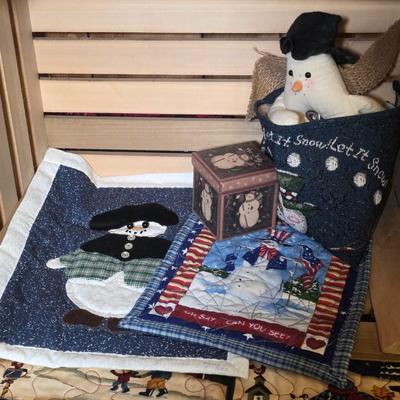 LOT 102S: Let It Snow! Adorable Wood Snowman Card Holder/Pole, Holiday Quilt Trivets, Magnets/Ornaments & More