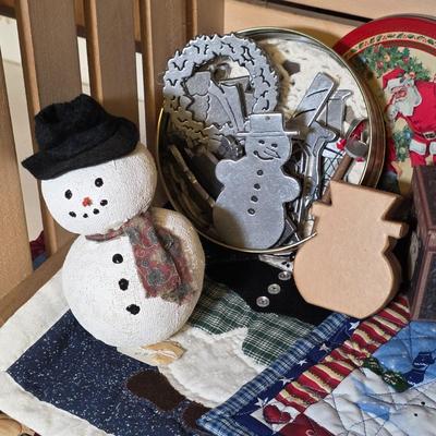 LOT 102S: Let It Snow! Adorable Wood Snowman Card Holder/Pole, Holiday Quilt Trivets, Magnets/Ornaments & More