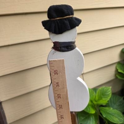 LOT 102S: Let It Snow! Adorable Wood Snowman Card Holder/Pole, Holiday Quilt Trivets, Magnets/Ornaments & More