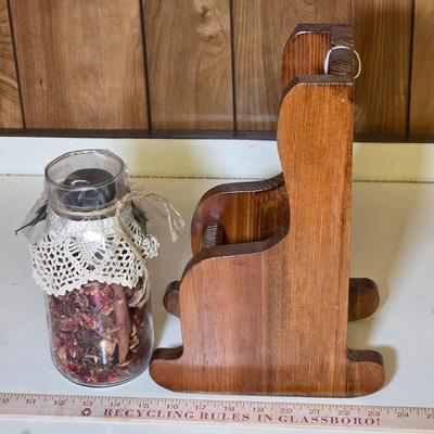 LOT 106S: Beautiful Wood Jar Candle Holder W/Holiday Potpourri Filled Jar/Tea Light Holder, Along W/Two Holiday Table Covers, Place Mats,...