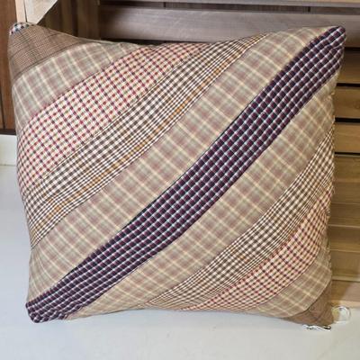 LOT 110S: Beautiful Pillows, Includes 2 Norman Rockwell Pillows, Wildlife & More