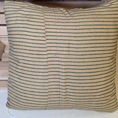 LOT 110S: Beautiful Pillows, Includes 2 Norman Rockwell Pillows, Wildlife & More