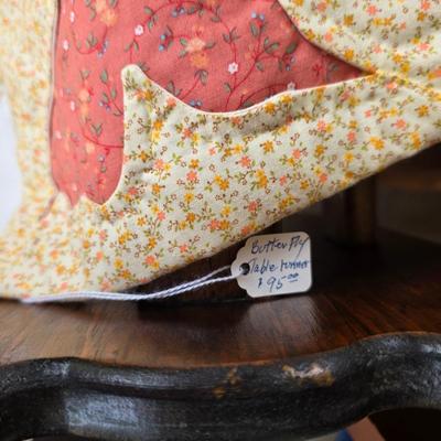 LOT 119S: Leaning/Hanging Ladder W/Vintage Handmade Quilts