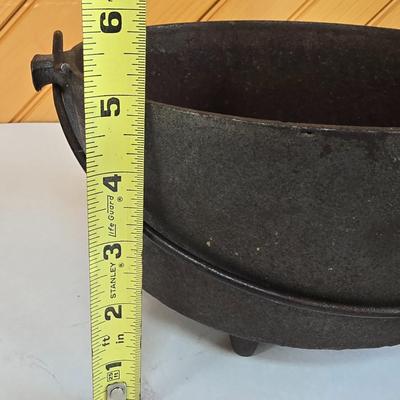 LOT 160F: Cast Iron Pots