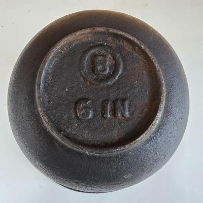 LOT 160F: Cast Iron Pots