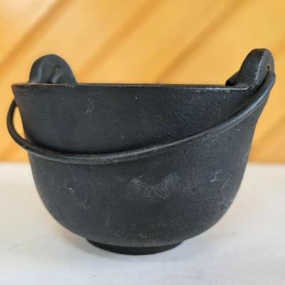 LOT 160F: Cast Iron Pots