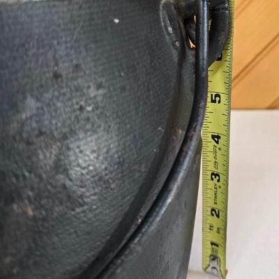 LOT 160F: Cast Iron Pots