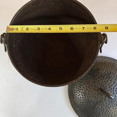 LOT 160F: Cast Iron Pots