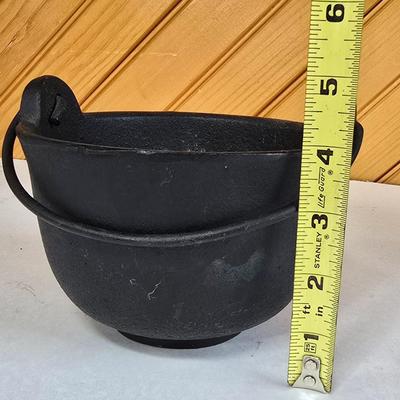 LOT 160F: Cast Iron Pots