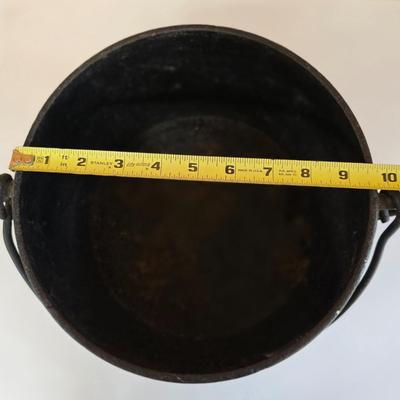 LOT 160F: Cast Iron Pots