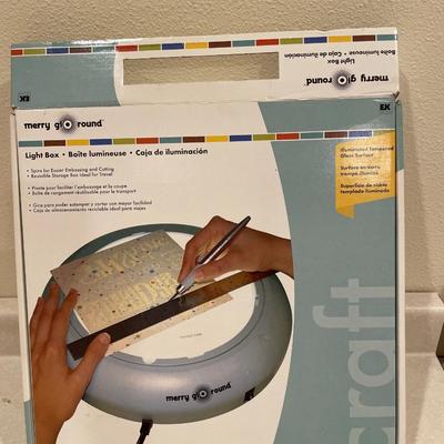 Merry Glo Round crafting light box