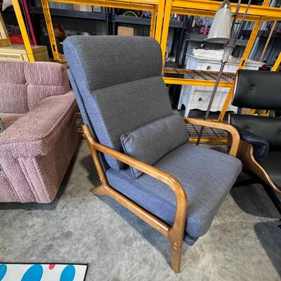 Mid Century-ish look, New comfortable chair